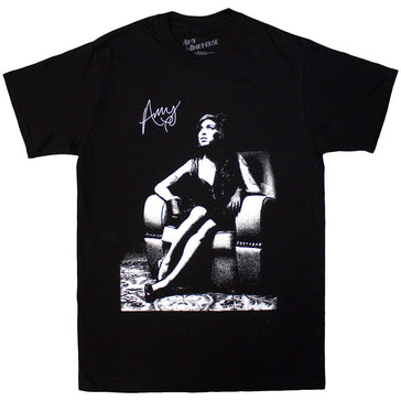 Amy Winehouse - Chair - Black t-shirt